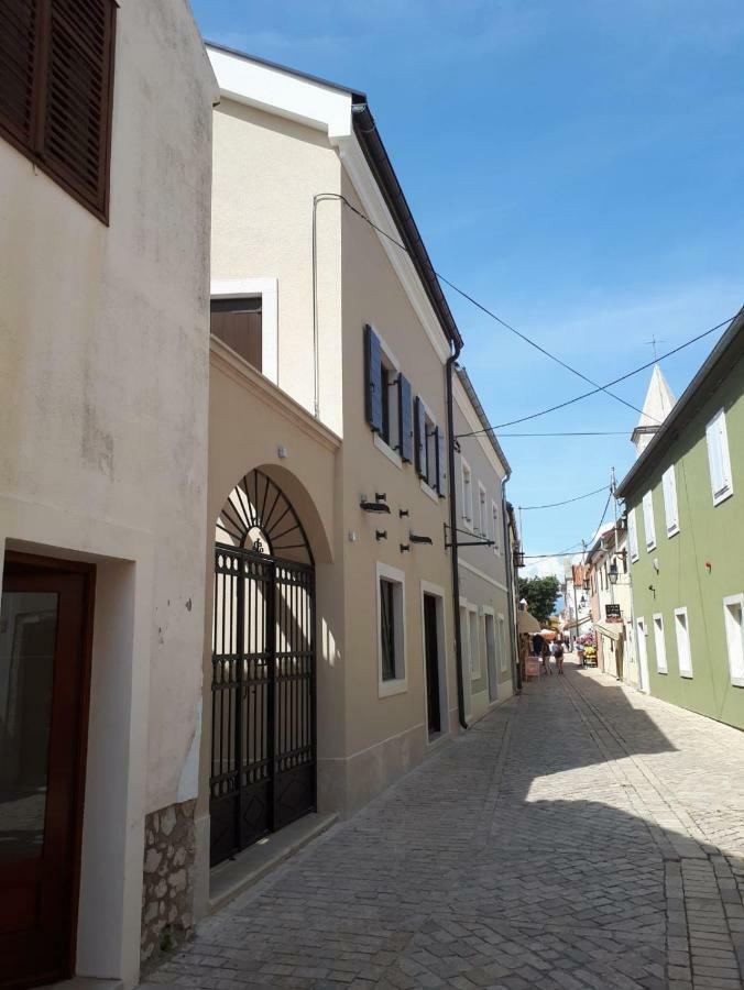 Apartments Mihael Nin Zewnętrze zdjęcie
