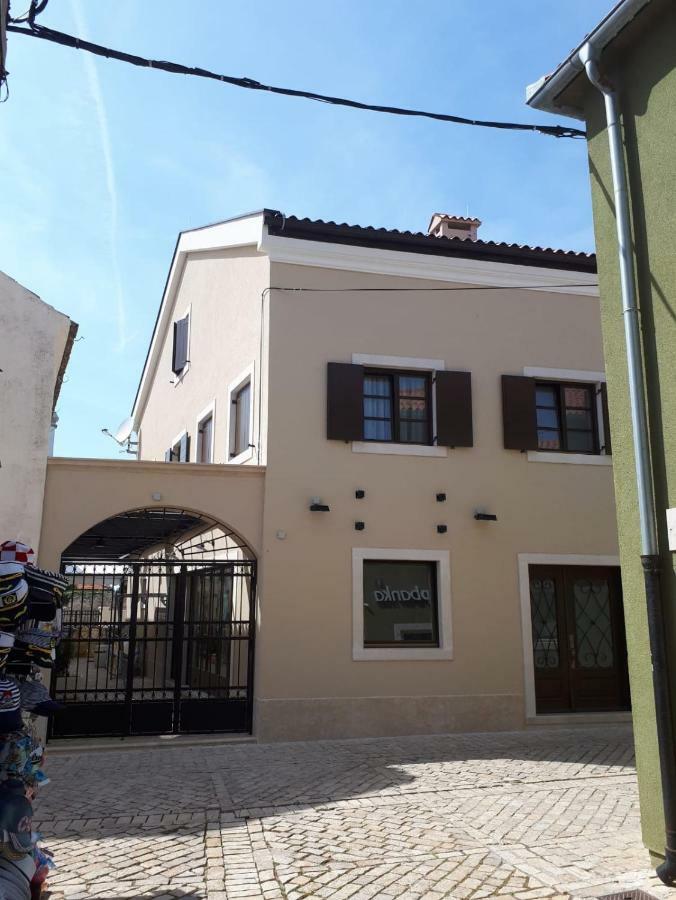 Apartments Mihael Nin Zewnętrze zdjęcie